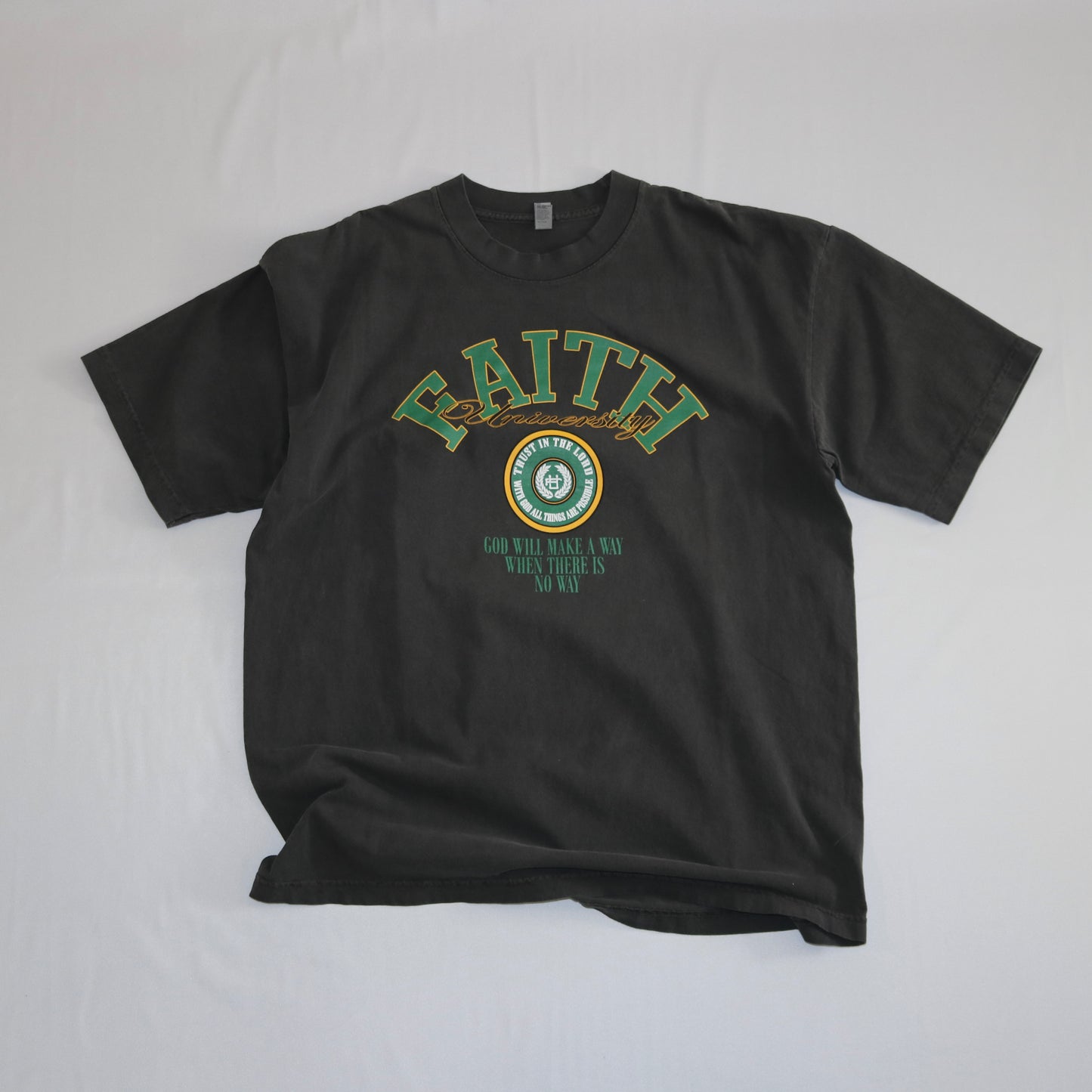 COLLEGE TEE IN VINTAGE BLACK