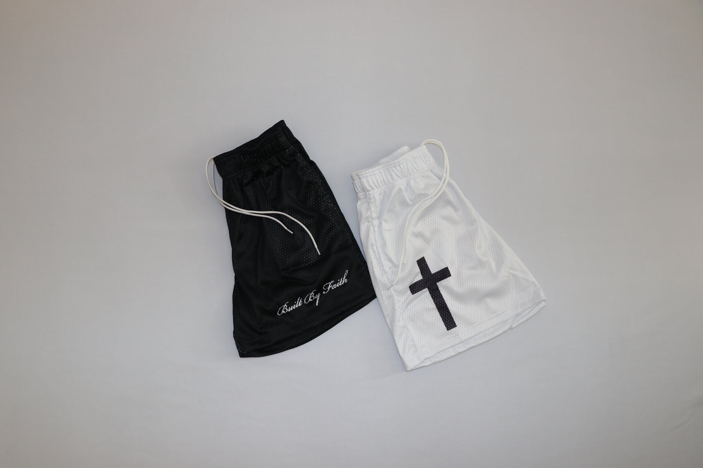 EVERYDAY MESH SHORTS IN WHITE